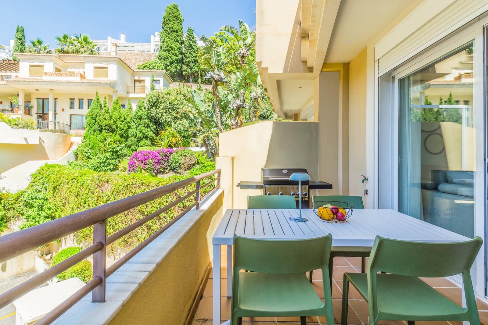 2 bedroom Apartment for rent in Almunecar with pool garage - € 1,250 (Ref: 9912356)