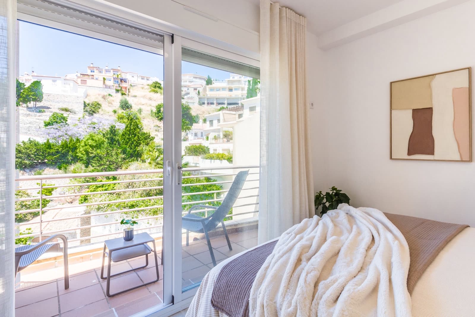 2 bedroom Apartment for rent in Almunecar with pool garage - € 1,250 (Ref: 9912356)
