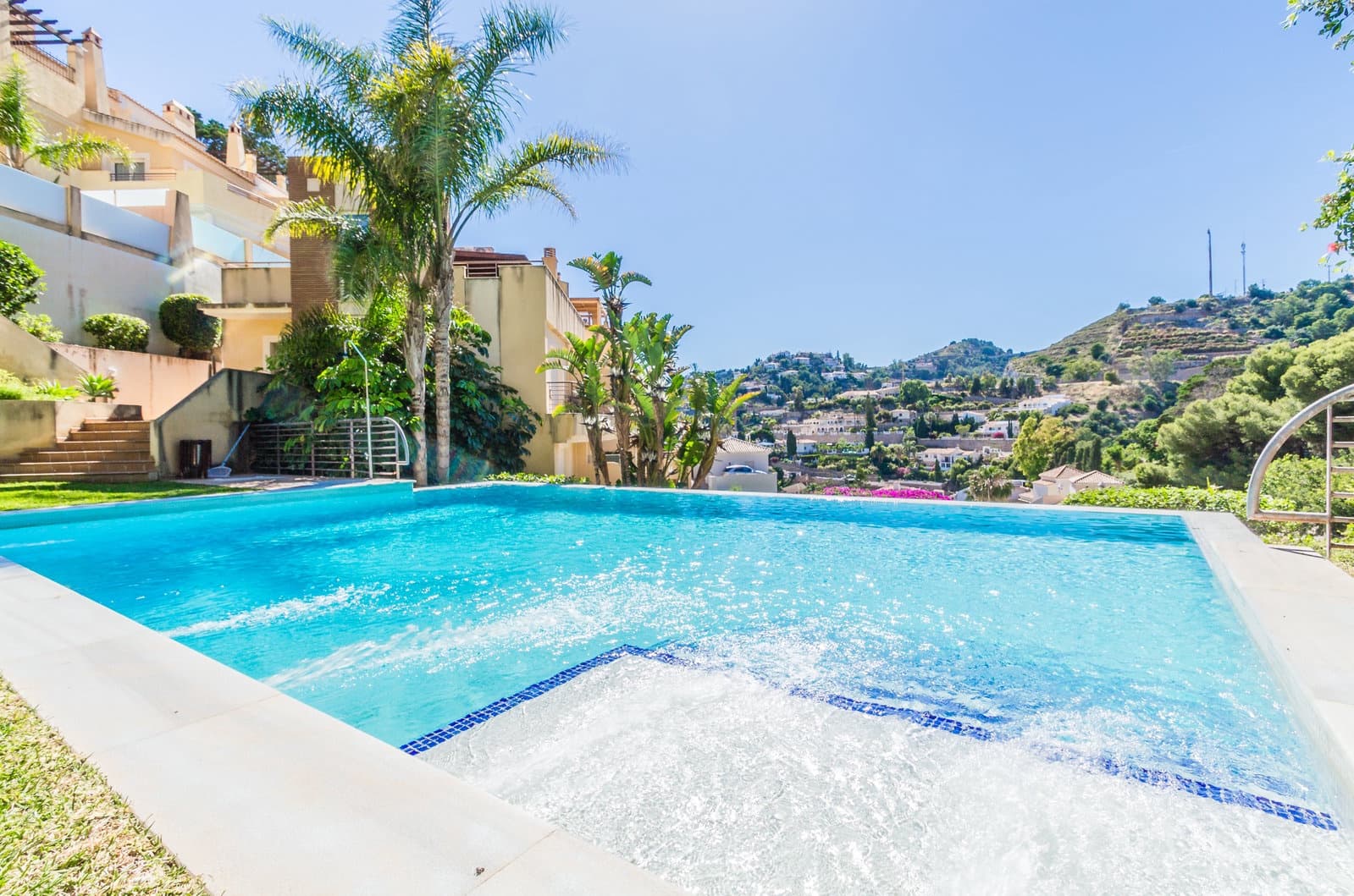 2 bedroom Apartment for rent in Almunecar with pool garage - € 1,250 (Ref: 9912356)