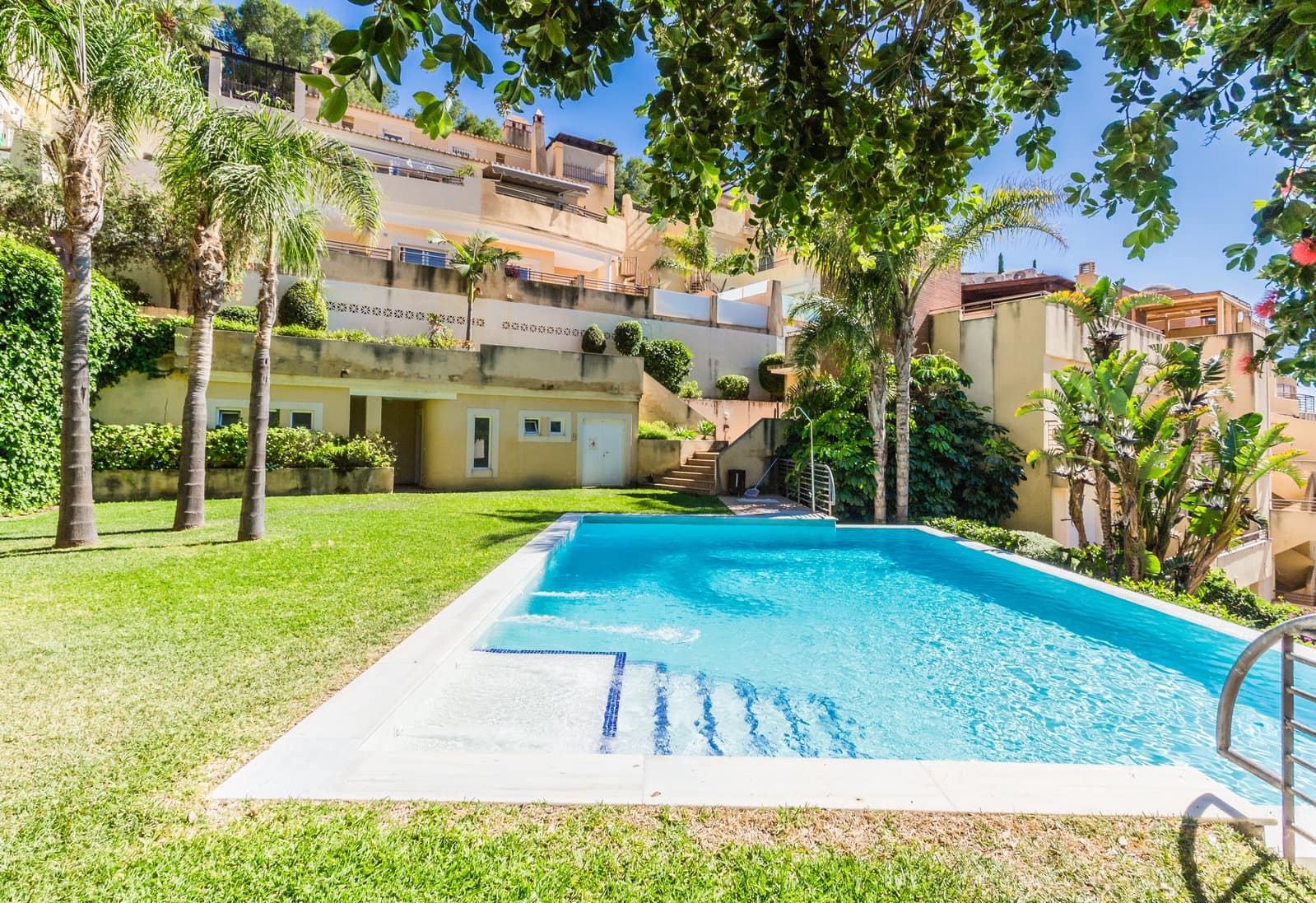 2 bedroom Apartment for rent in Almunecar with pool garage - € 1,250 (Ref: 9912356)