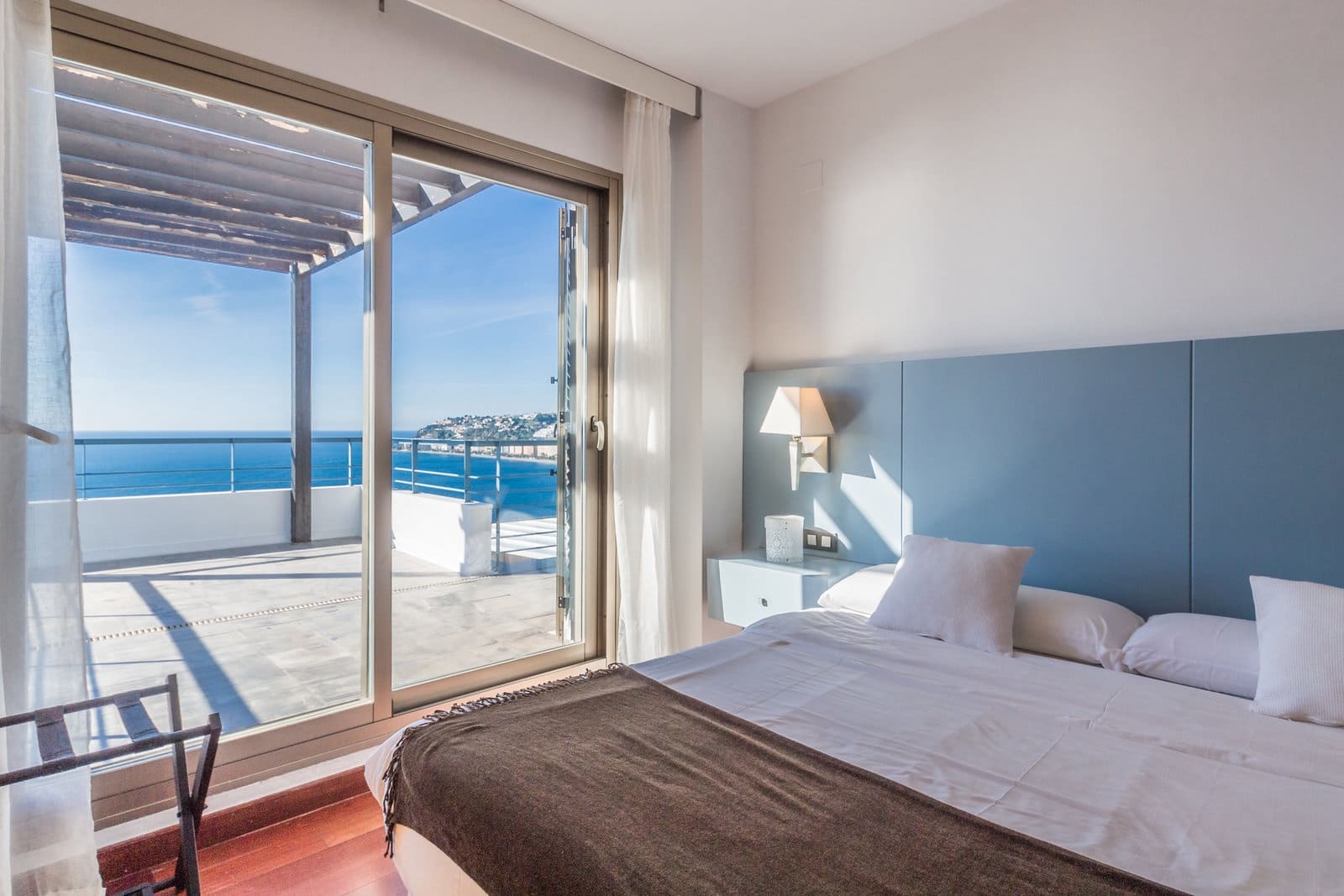 4 bedroom Villa for sale in Almunecar with pool garage - € 875,000 (Ref: 9950855)