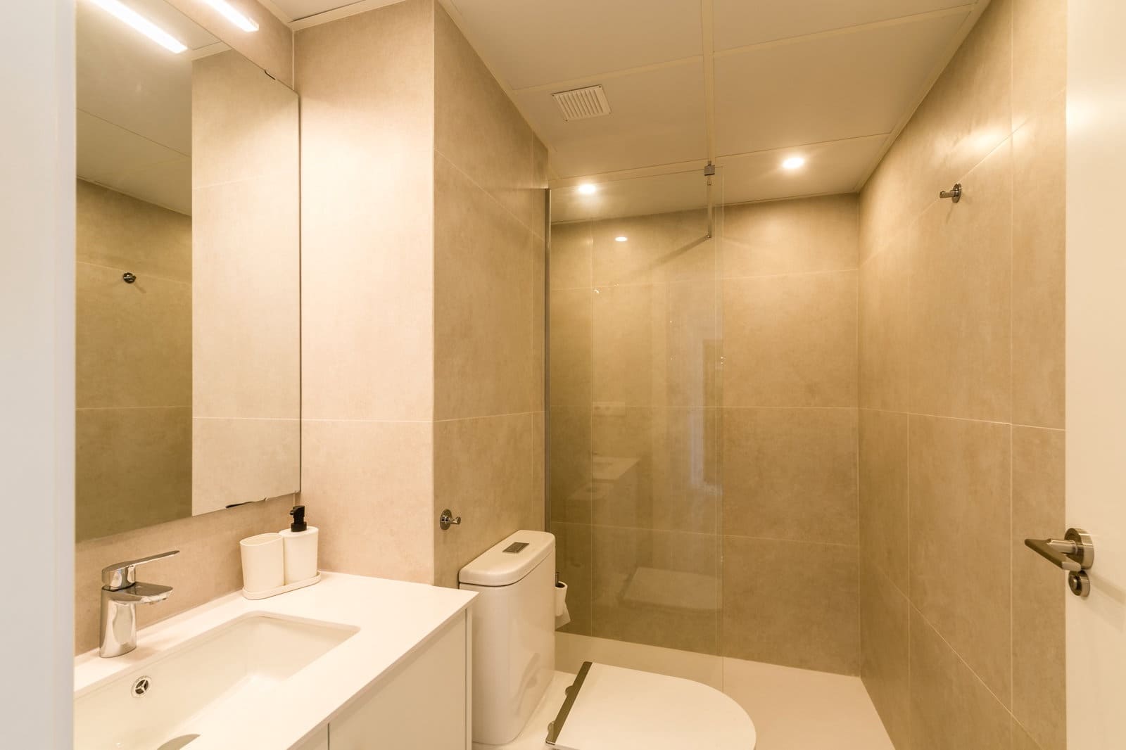 2 slaapkamer Appartement te huur in Almunecar met zwembad - € 750 (Ref: 9979236)