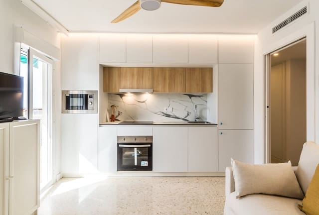 2 Zimmer Apartment zu vermieten in Almuñécar mit Pool - 750 € (Ref: 9979236)