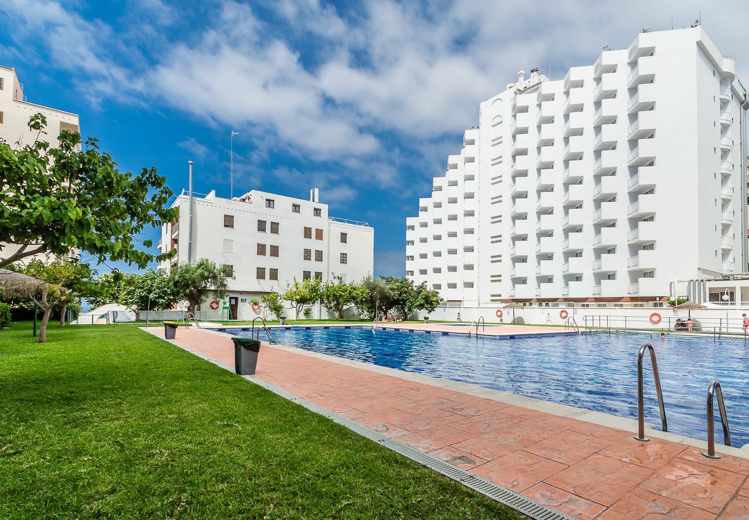 2 slaapkamer Appartement te huur in Almunecar met zwembad - € 750 (Ref: 9979236)