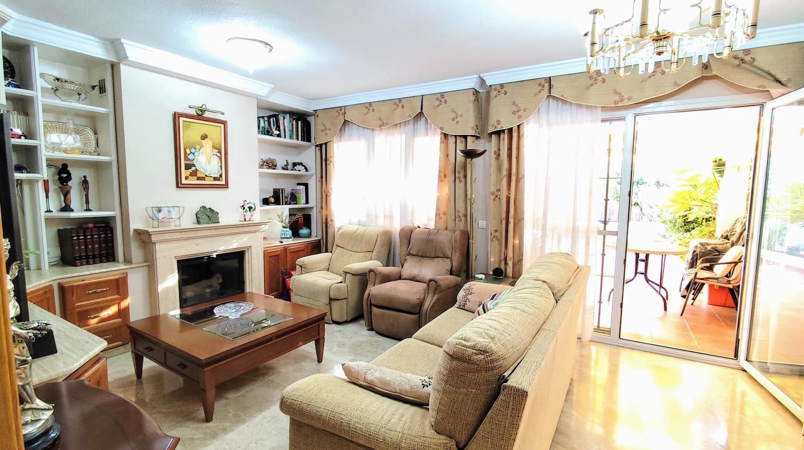 4 slaapkamer Rijtjeshuis te koop in Malaga stad met zwembad garage - € 444.000 (Ref: 9458536)