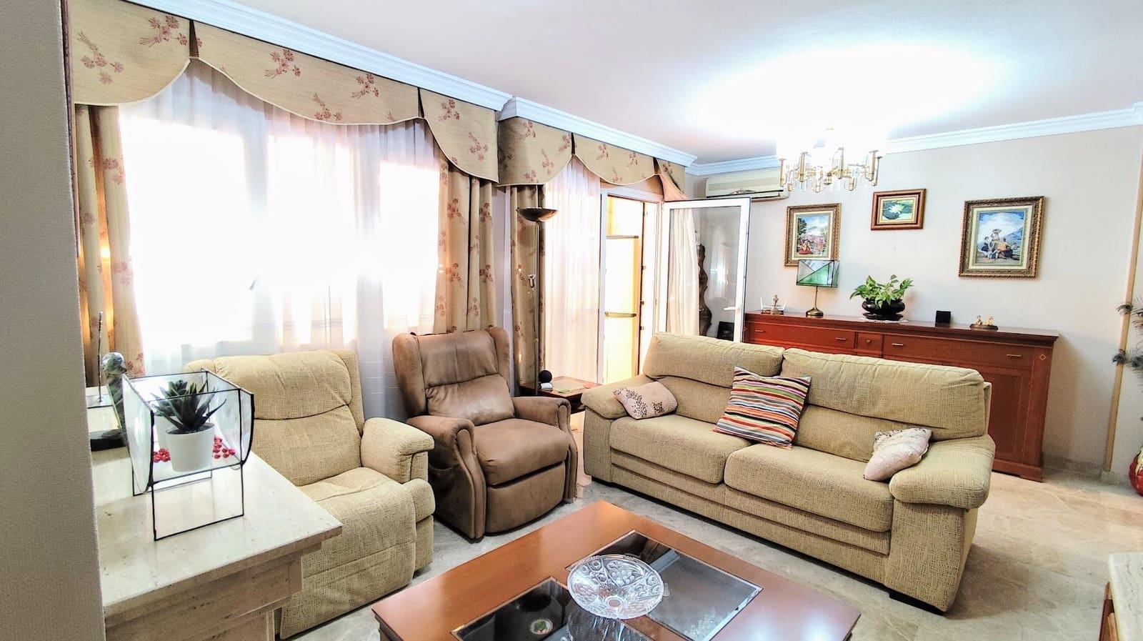 4 slaapkamer Rijtjeshuis te koop in Malaga stad met zwembad garage - € 444.000 (Ref: 9458536)