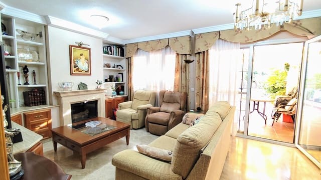 4 slaapkamer Rijtjeshuis te koop in Málaga stad met zwembad garage - € 444.000 (Ref: 9458536)