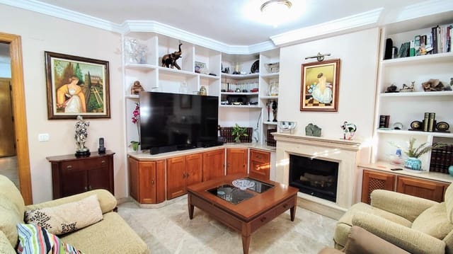 4 slaapkamer Rijtjeshuis te koop in Málaga stad met zwembad garage - € 444.000 (Ref: 9458536)