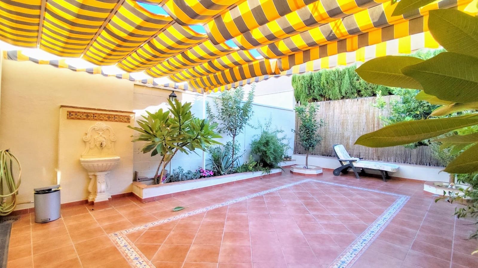 4 slaapkamer Rijtjeshuis te koop in Malaga stad met zwembad garage - € 444.000 (Ref: 9458536)