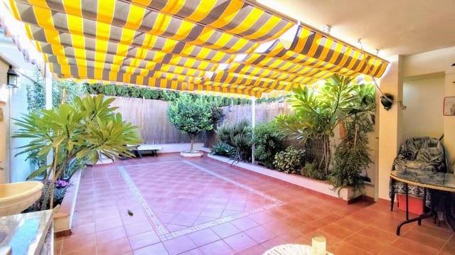 4 slaapkamer Rijtjeshuis te koop in Málaga stad met zwembad garage - € 444.000 (Ref: 9458536)