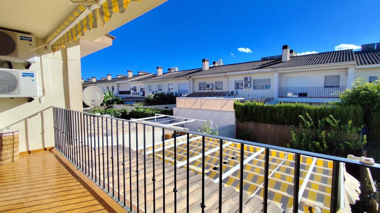 4 slaapkamer Rijtjeshuis te koop in Malaga stad met zwembad garage - € 444.000 (Ref: 9458536)