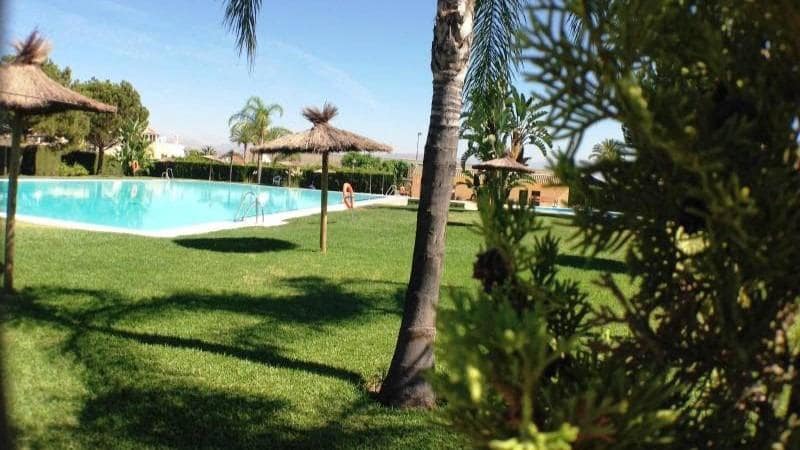 4 slaapkamer Rijtjeshuis te koop in Malaga stad met zwembad garage - € 444.000 (Ref: 9458536)