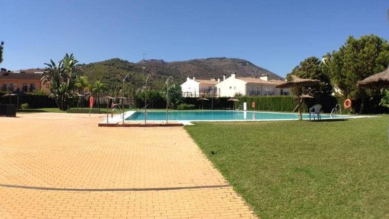 4 slaapkamer Rijtjeshuis te koop in Malaga stad met zwembad garage - € 444.000 (Ref: 9458536)