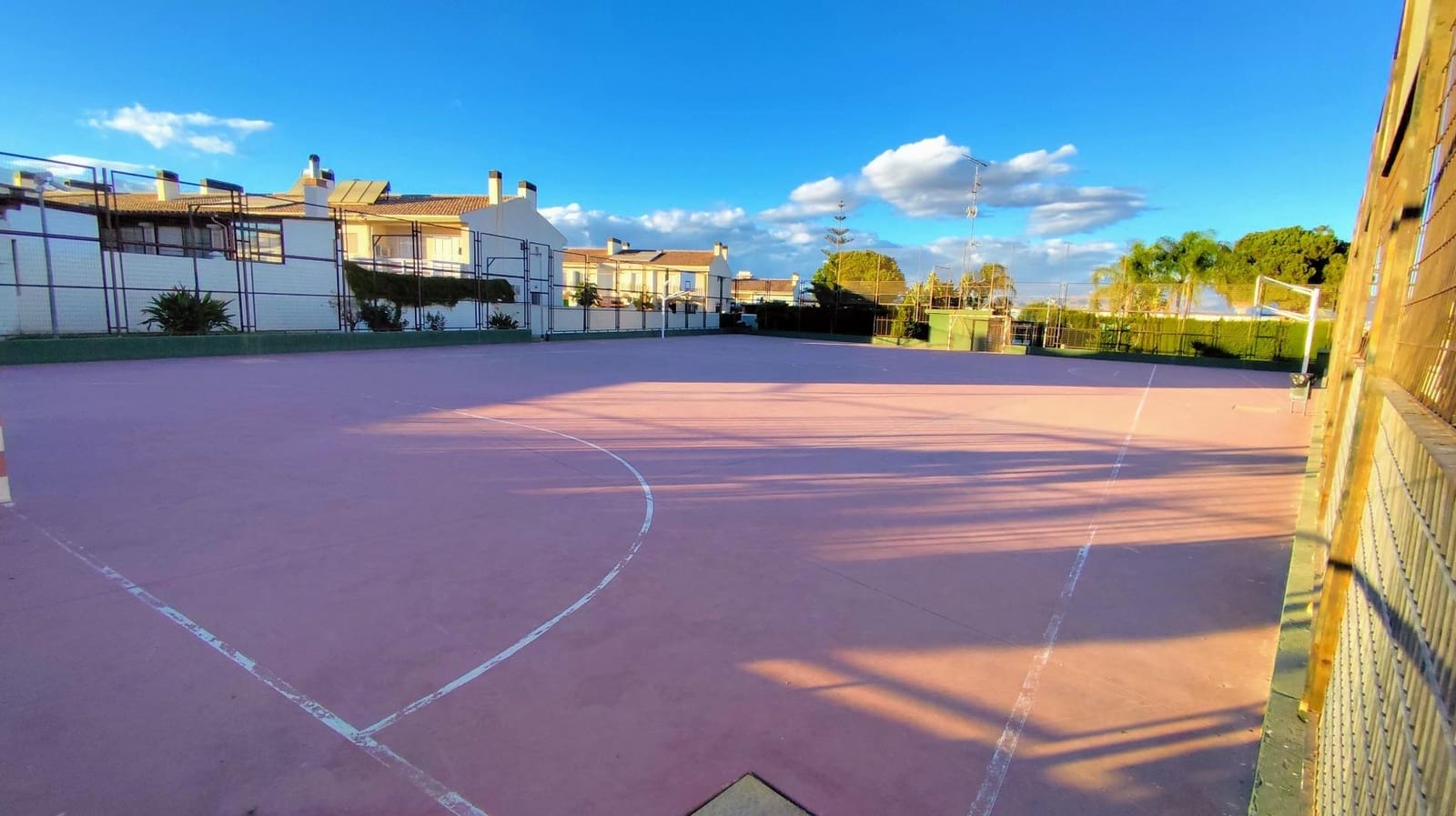 4 slaapkamer Rijtjeshuis te koop in Malaga stad met zwembad garage - € 444.000 (Ref: 9458536)