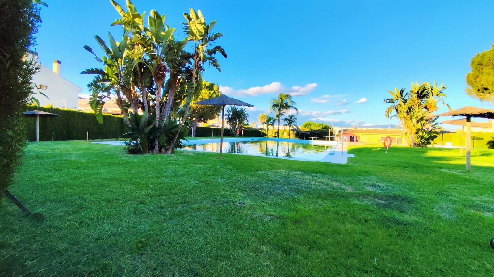 4 slaapkamer Rijtjeshuis te koop in Malaga stad met zwembad garage - € 444.000 (Ref: 9458536)