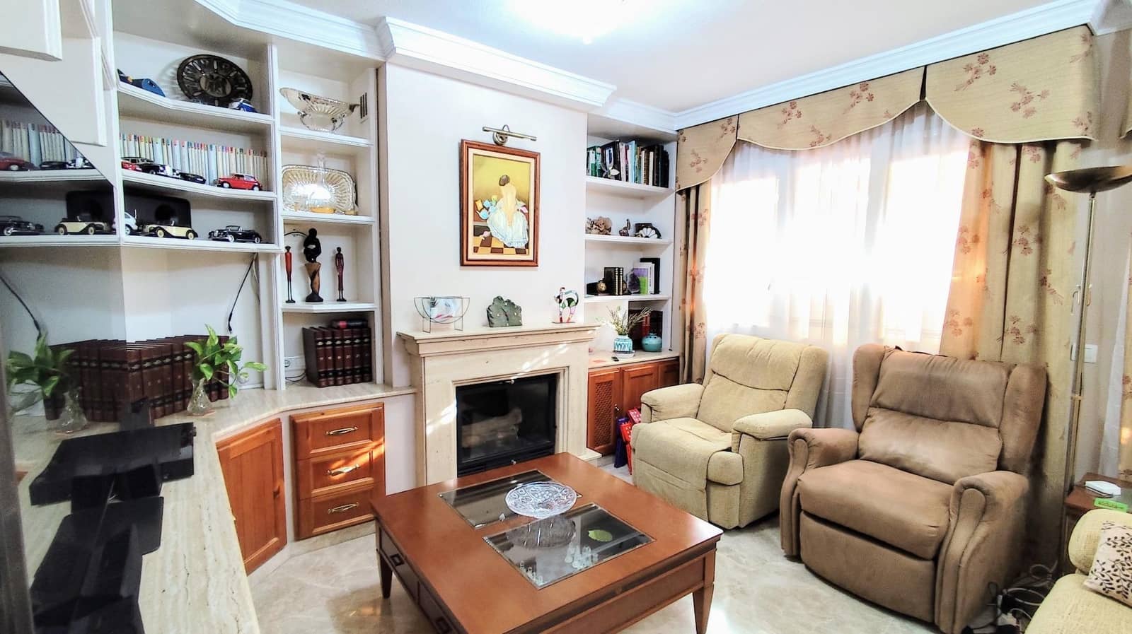 4 slaapkamer Rijtjeshuis te koop in Malaga stad met zwembad garage - € 444.000 (Ref: 9458536)