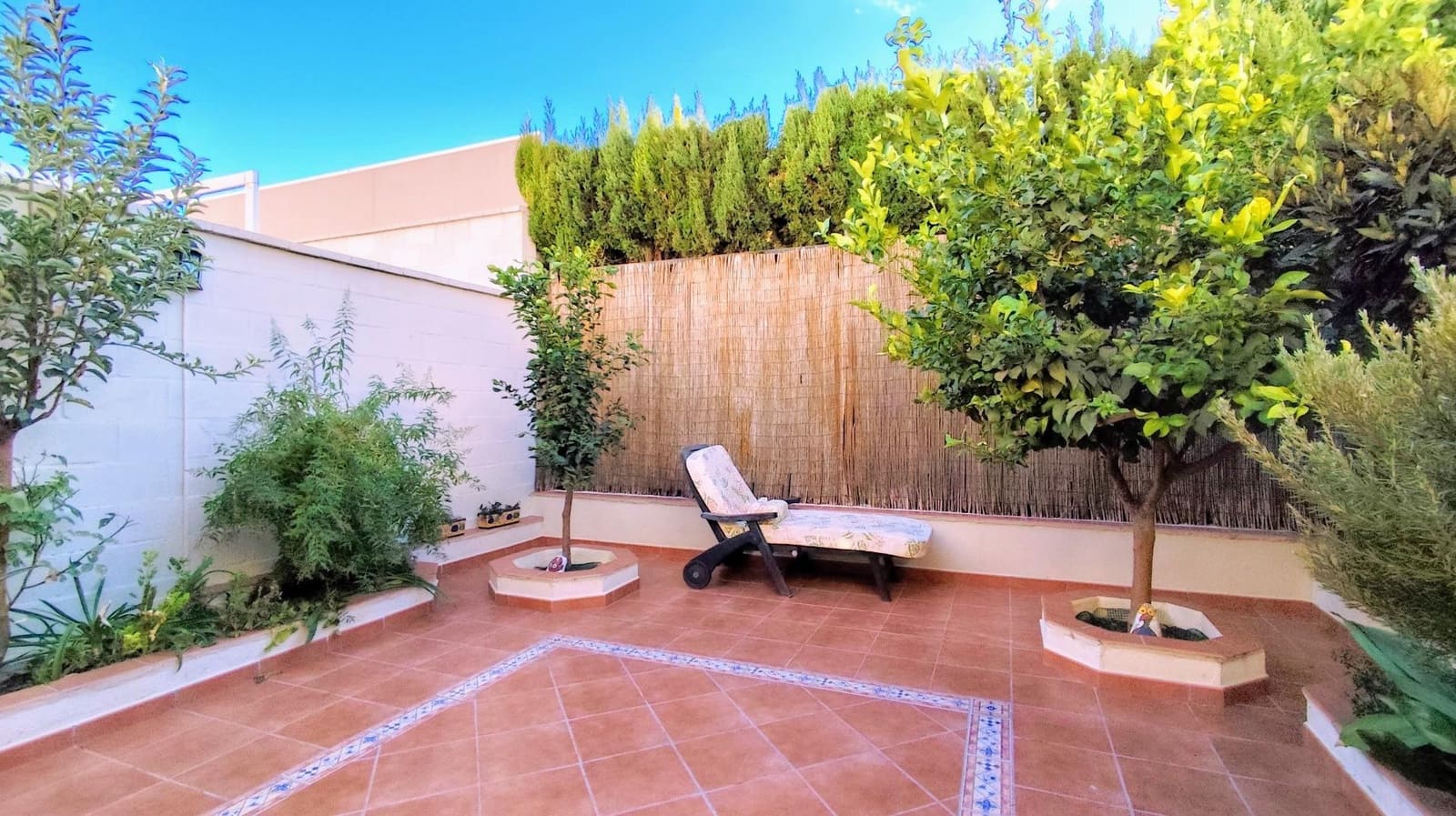 4 slaapkamer Rijtjeshuis te koop in Malaga stad met zwembad garage - € 444.000 (Ref: 9458536)