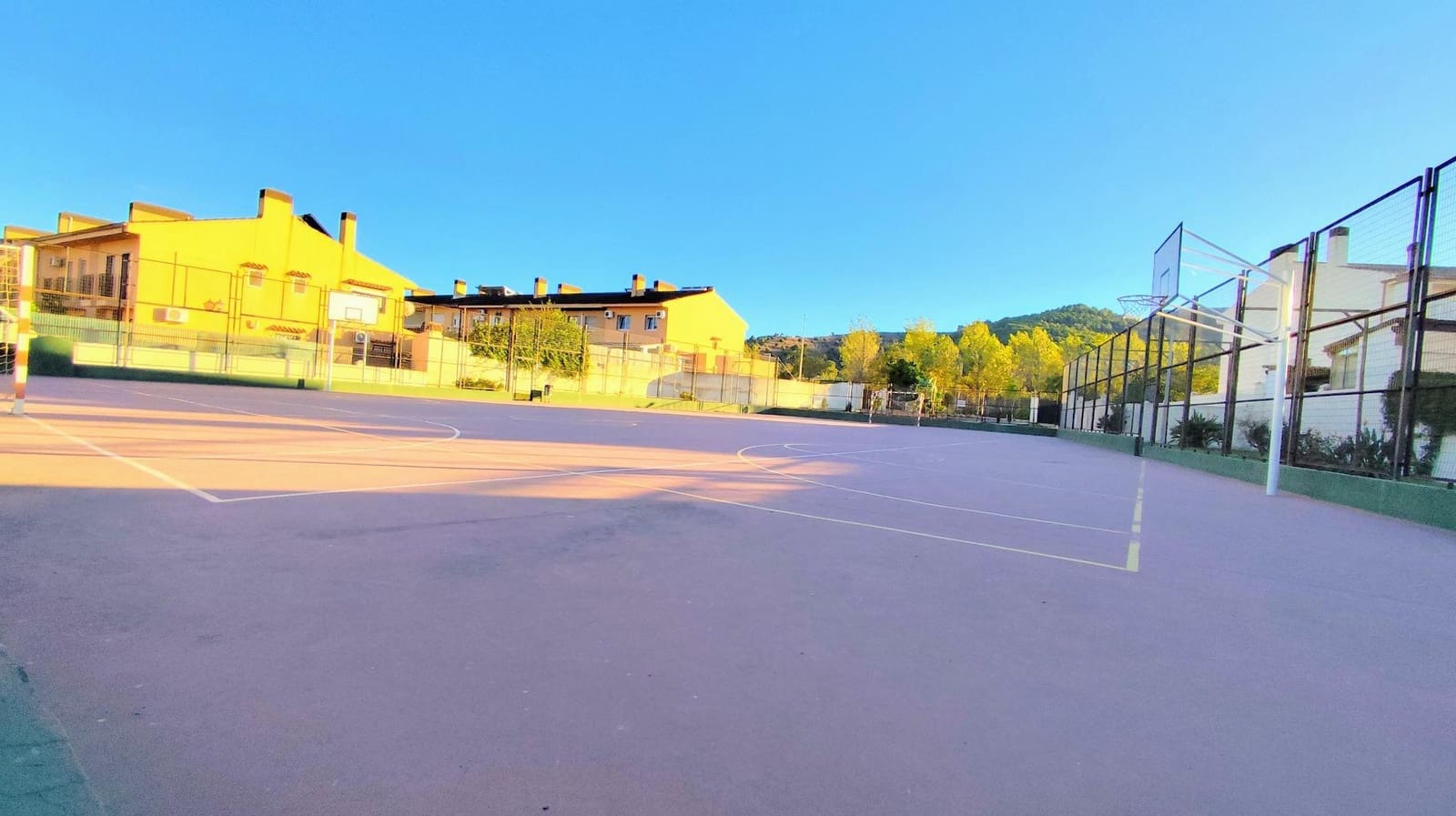 4 slaapkamer Rijtjeshuis te koop in Malaga stad met zwembad garage - € 444.000 (Ref: 9458536)