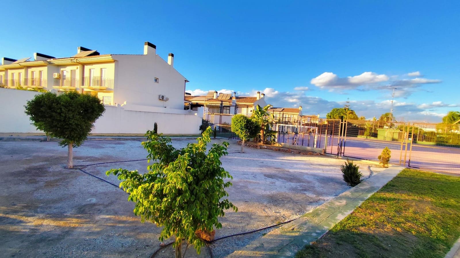 4 slaapkamer Rijtjeshuis te koop in Malaga stad met zwembad garage - € 444.000 (Ref: 9458536)