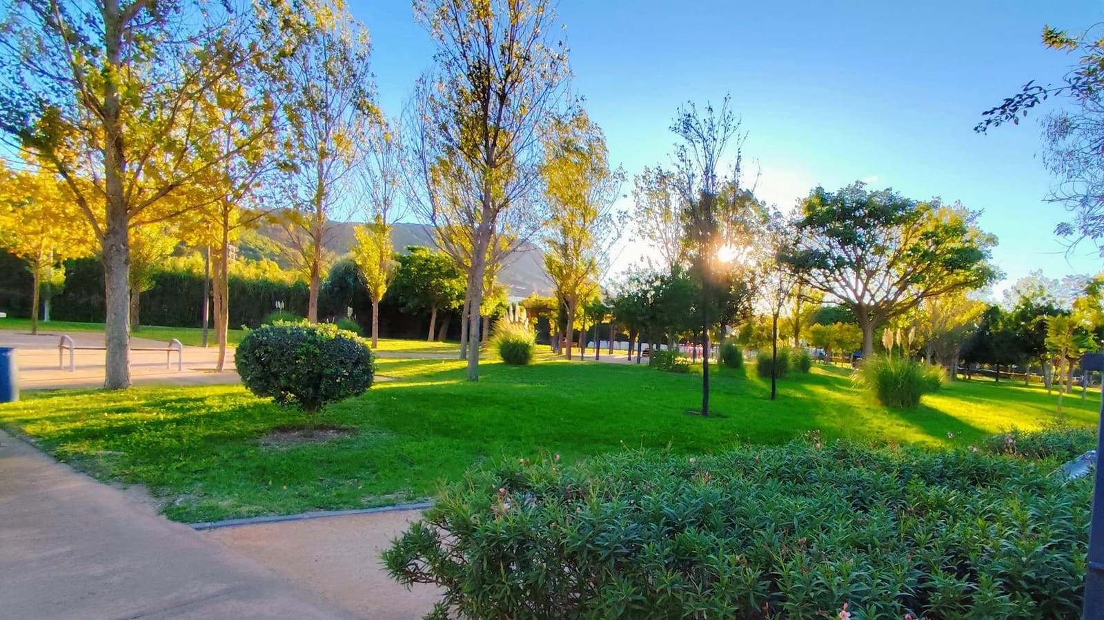 4 slaapkamer Rijtjeshuis te koop in Malaga stad met zwembad garage - € 444.000 (Ref: 9458536)