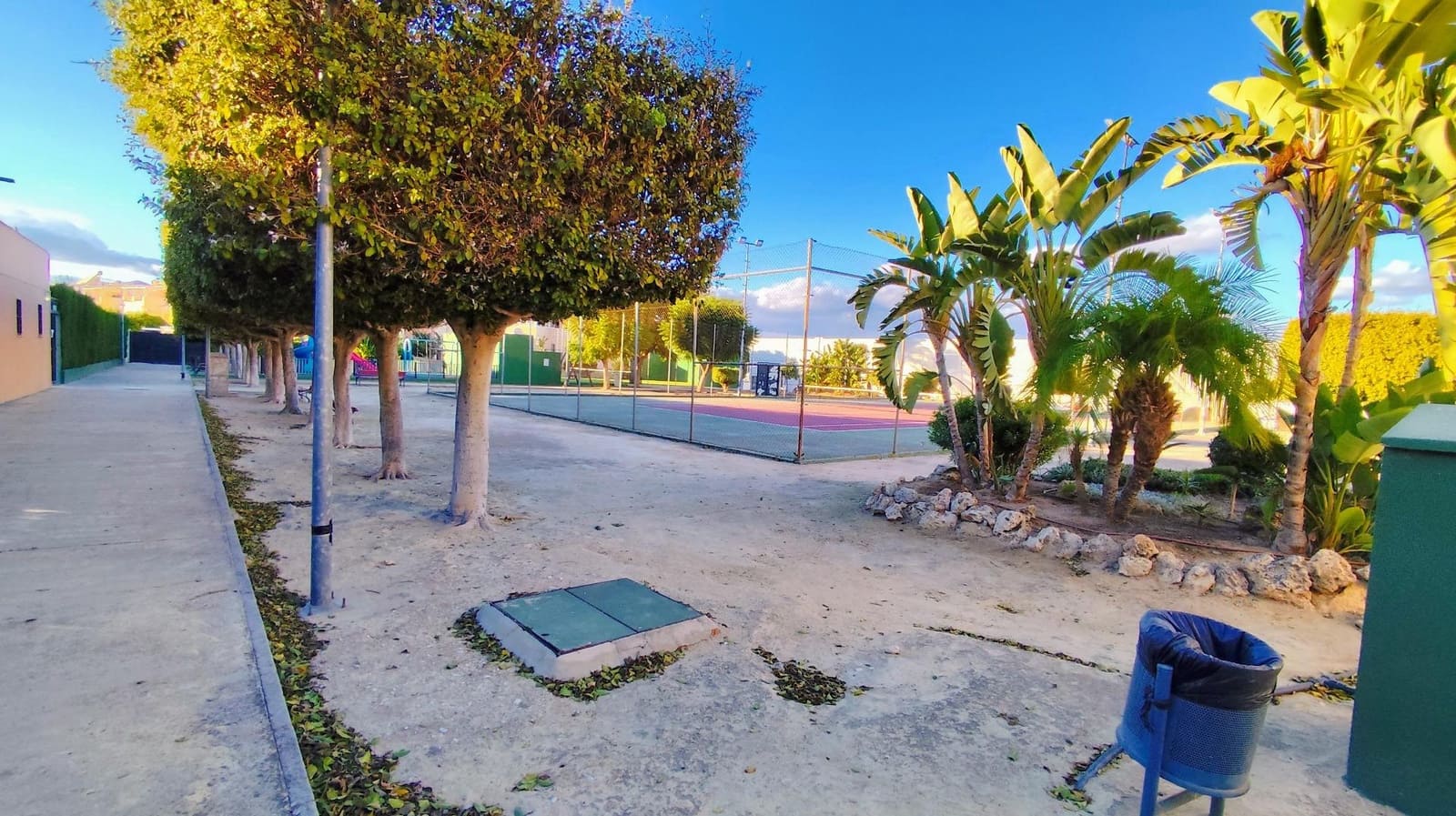 4 slaapkamer Rijtjeshuis te koop in Malaga stad met zwembad garage - € 444.000 (Ref: 9458536)