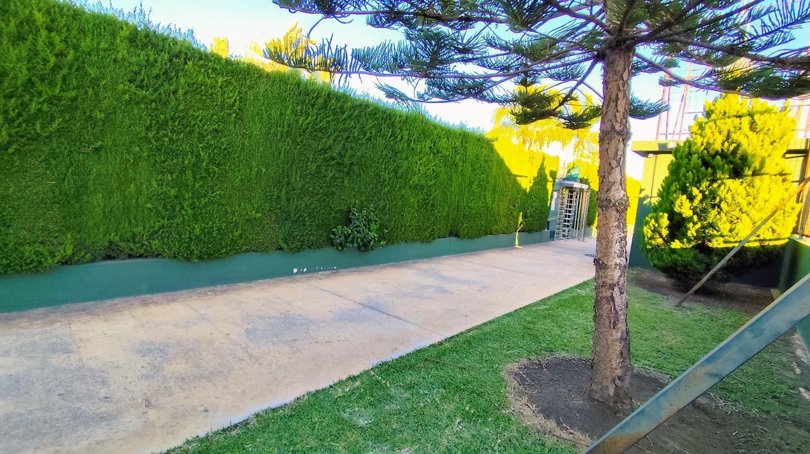 4 slaapkamer Rijtjeshuis te koop in Malaga stad met zwembad garage - € 444.000 (Ref: 9458536)