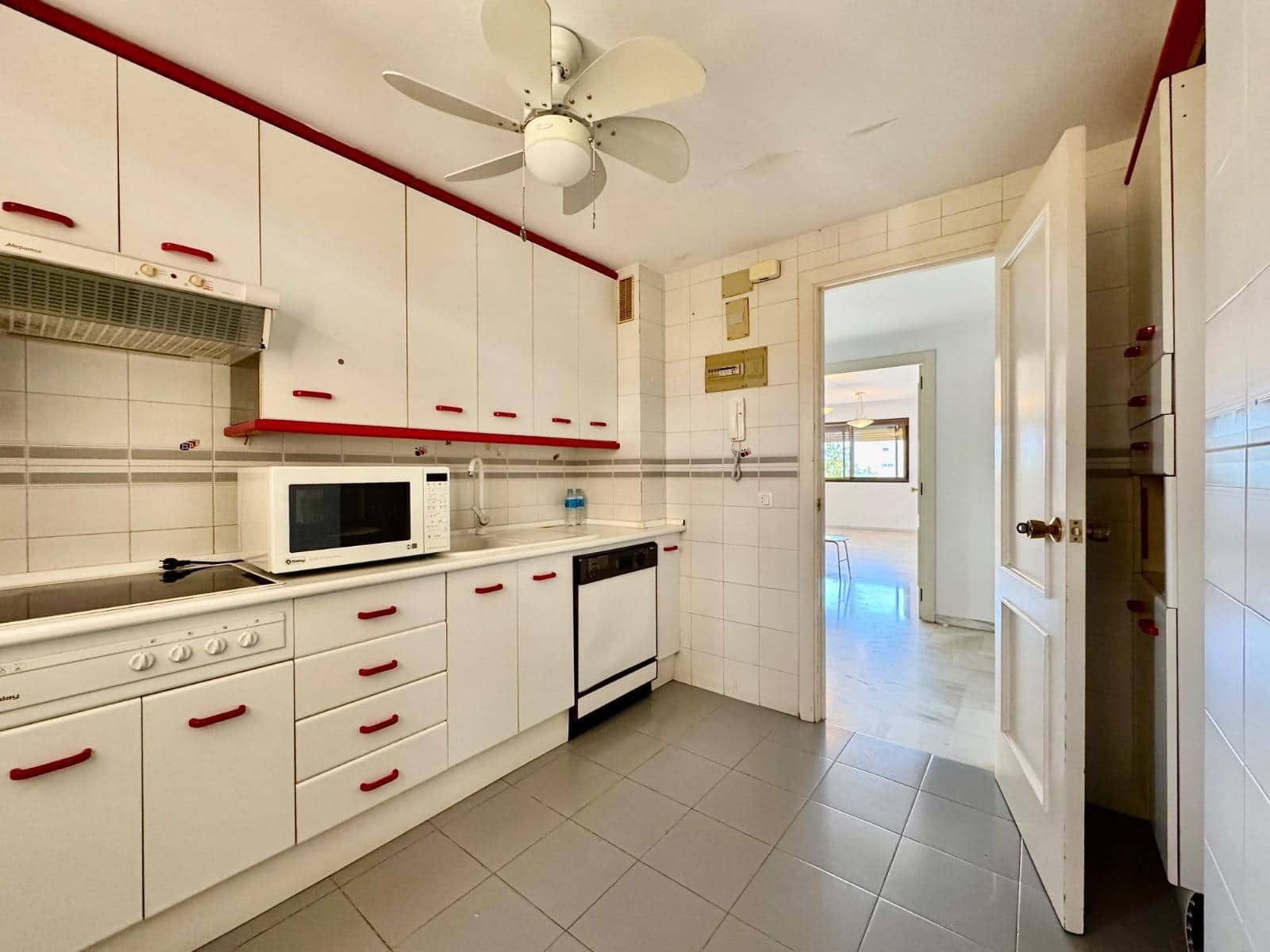 3 bedroom Flat for sale in Torremolinos with pool - € 980,000 (Ref: 9458542)