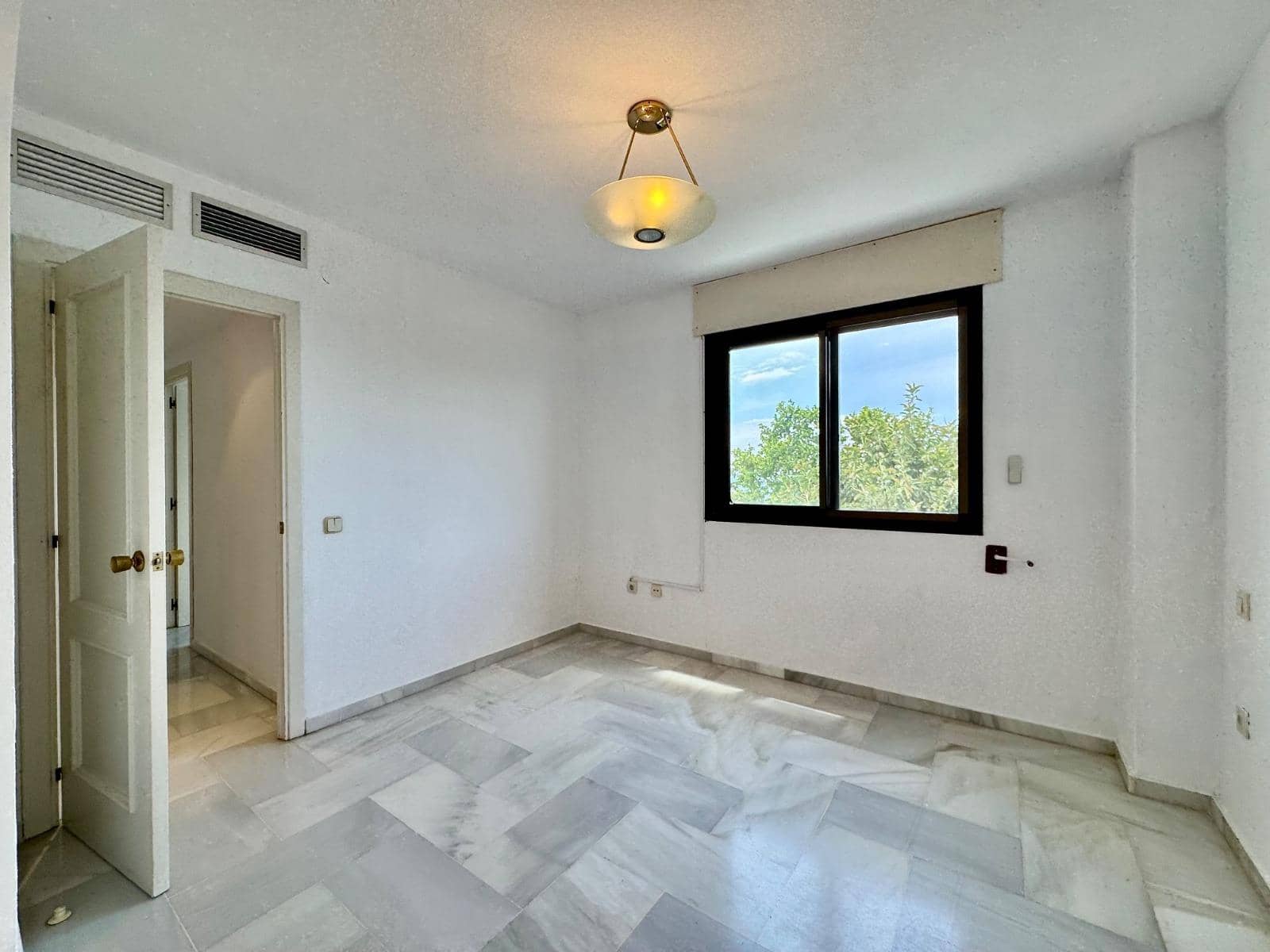 3 bedroom Flat for sale in Torremolinos with pool - € 980,000 (Ref: 9458542)