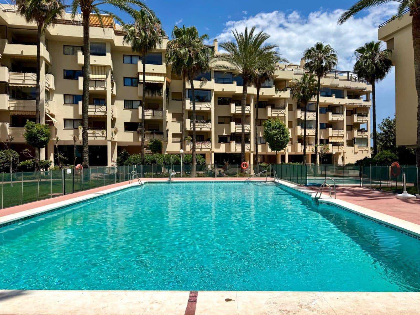 3 bedroom Flat for sale in Torremolinos with pool - € 980,000 (Ref: 9458542)