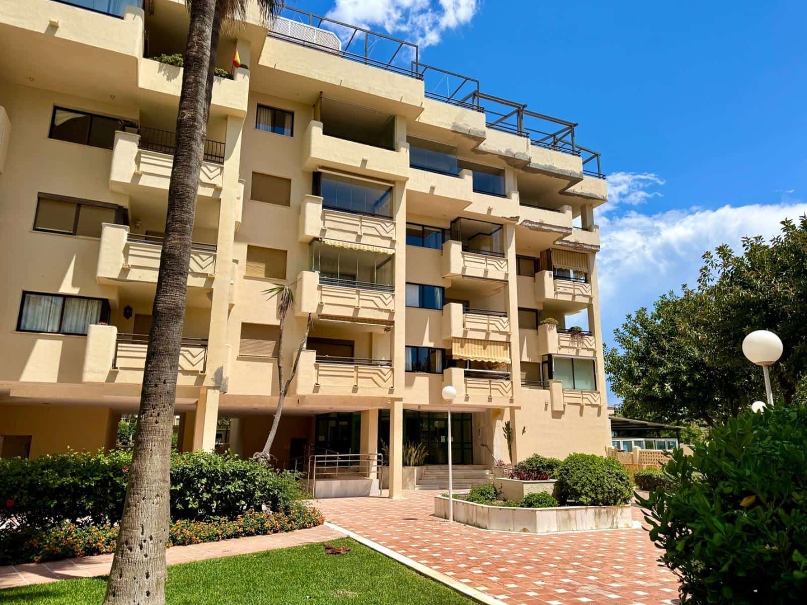 3 bedroom Flat for sale in Torremolinos with pool - € 980,000 (Ref: 9458542)