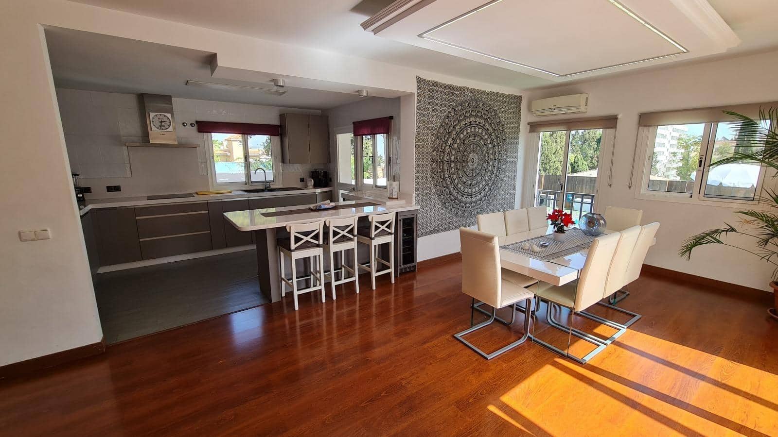 5 bedroom Villa for sale in Torremolinos with pool garage - € 990,000 (Ref: 9458543)