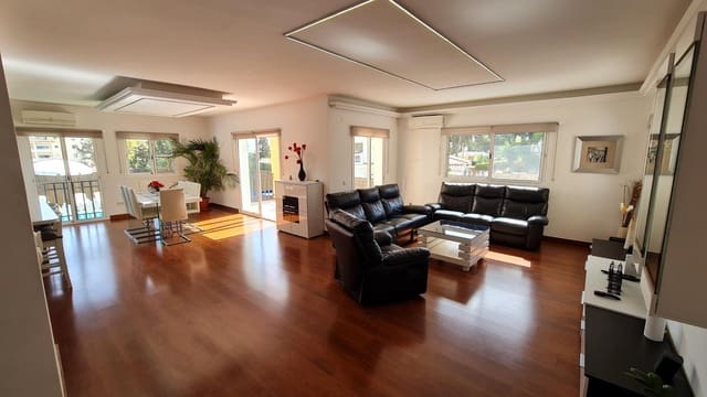 Chalet de 5 habitaciones en Torremolinos en venta con piscina garaje - 990.000 € (Ref: 9458543)