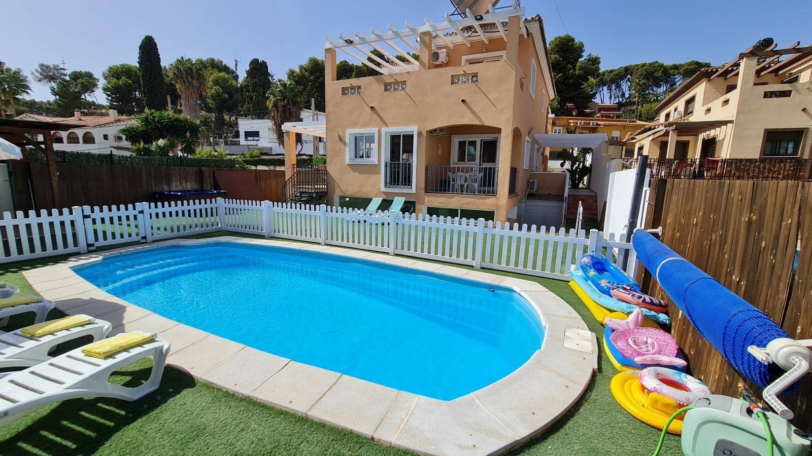 5 bedroom Villa for sale in Torremolinos with pool garage - € 990,000 (Ref: 9458543)