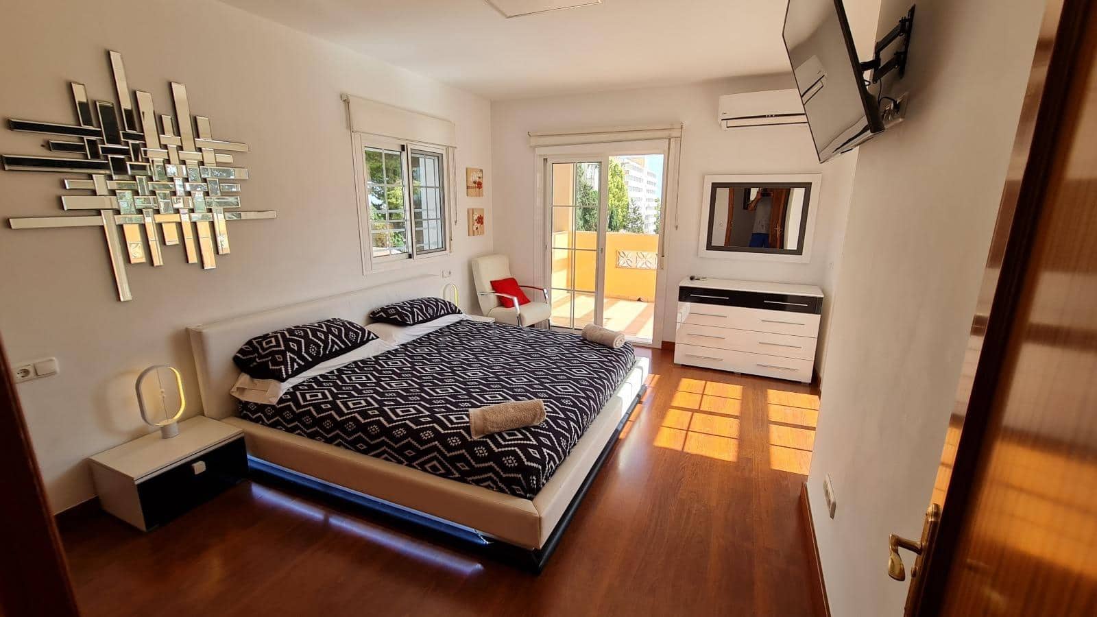 5 bedroom Villa for sale in Torremolinos with pool garage - € 990,000 (Ref: 9458543)