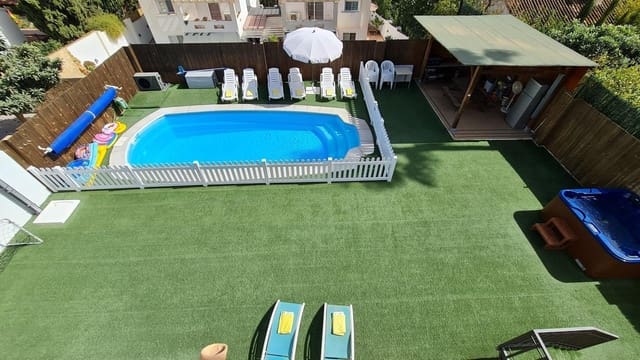 Chalet de 5 habitaciones en Torremolinos en venta con piscina garaje - 990.000 € (Ref: 9458543)