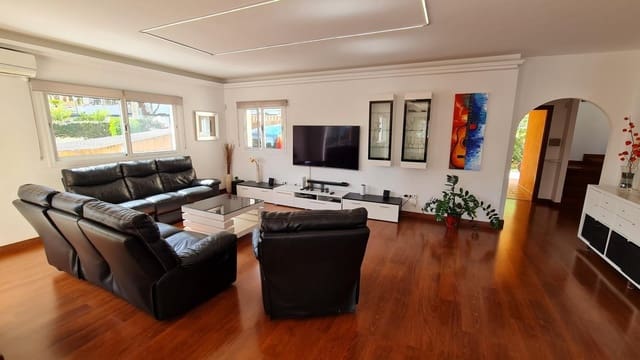 Chalet de 5 habitaciones en Torremolinos en venta con piscina garaje - 990.000 € (Ref: 9458543)