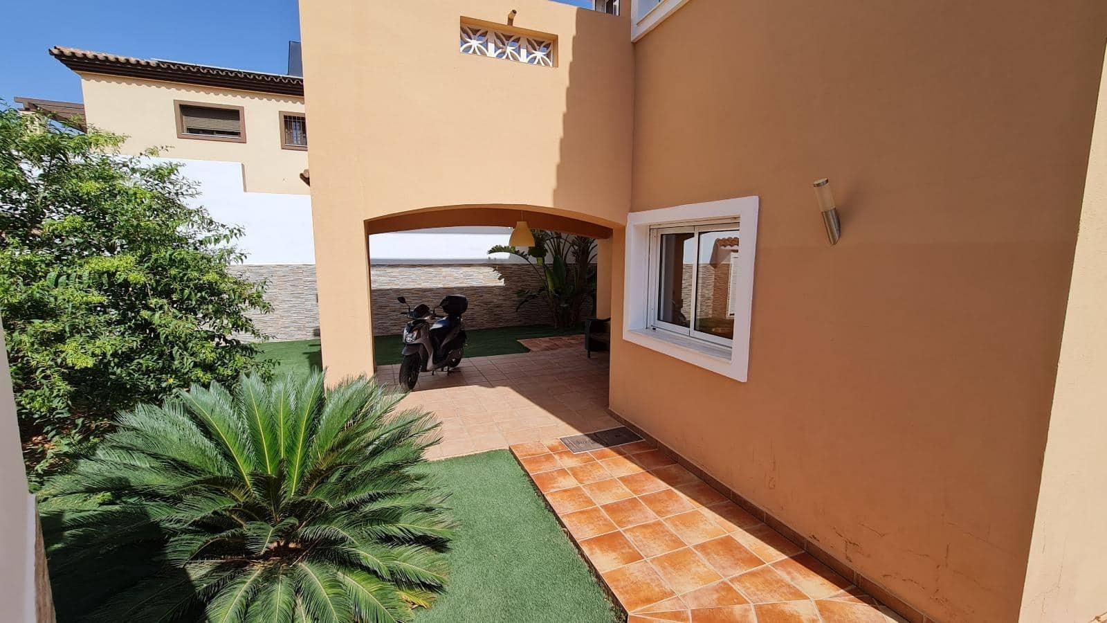 5 bedroom Villa for sale in Torremolinos with pool garage - € 990,000 (Ref: 9458543)