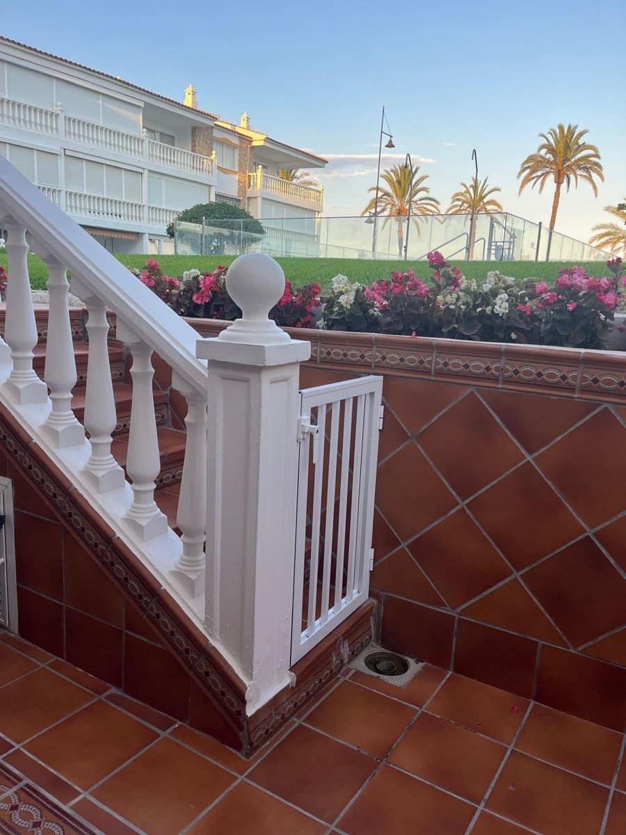 2 bedroom Beach Apartment for sale in Torremolinos with pool - € 396,000 (Ref: 9458546)