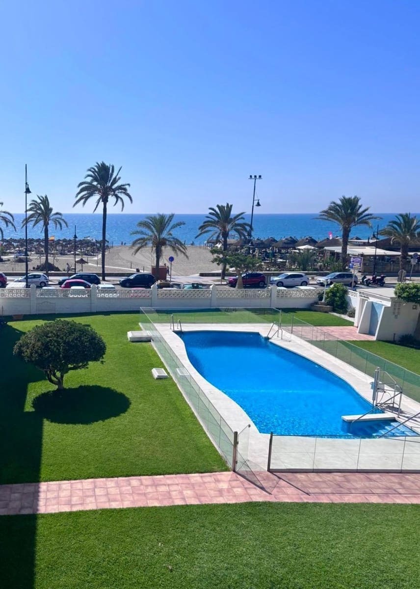 2 bedroom Beach Apartment for sale in Torremolinos with pool - € 396,000 (Ref: 9458546)
