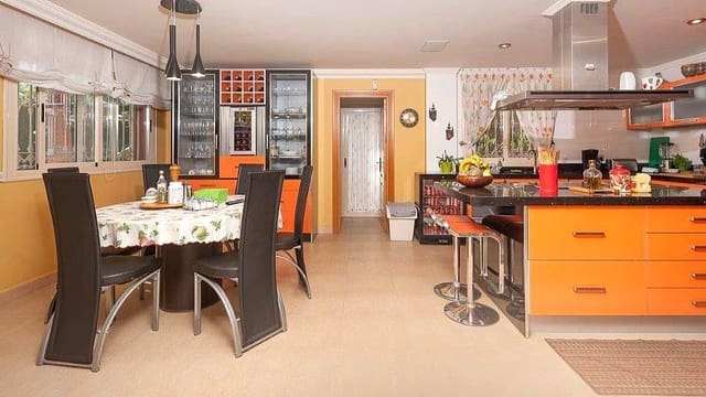 Chalet de 5 habitaciones en Torremolinos en venta con piscina garaje - 1.545.000 € (Ref: 9458552)