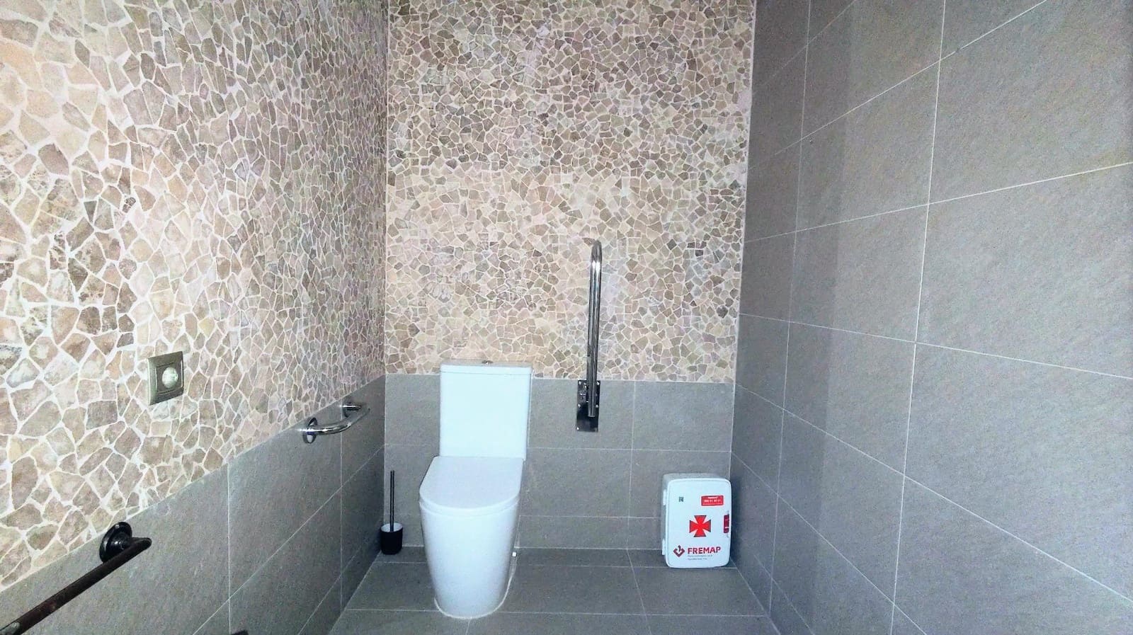 Gewerbe zu verkaufen in Torremolinos mit Garage - 250.000 € (Ref: 9458559)