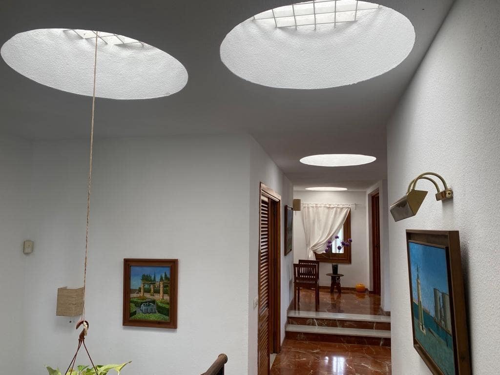 4 makuuhuone Huvila myytävänä paikassa Malaga kaupunki mukana uima-altaan 
autotalli - 995 000 € (Ref: 9458571)