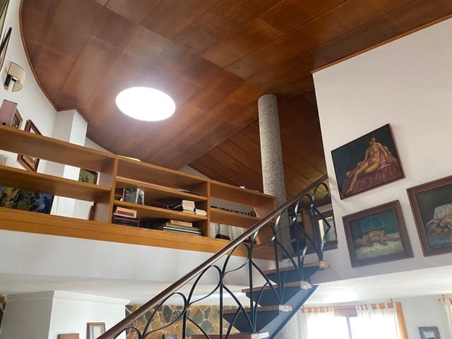 4 makuuhuone Huvila myytävänä paikassa Málaga kaupunki mukana uima-altaan 
autotalli - 995 000 € (Ref: 9458571)