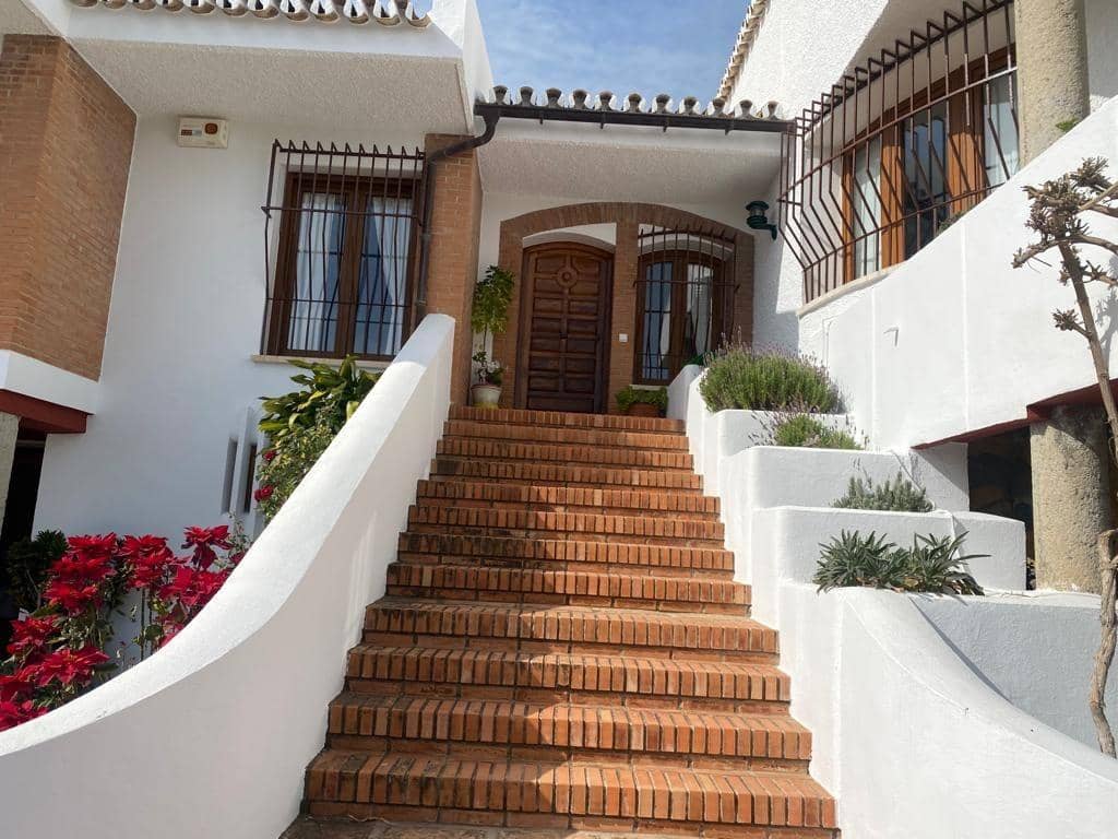 4 makuuhuone Huvila myytävänä paikassa Malaga kaupunki mukana uima-altaan 
autotalli - 995 000 € (Ref: 9458571)