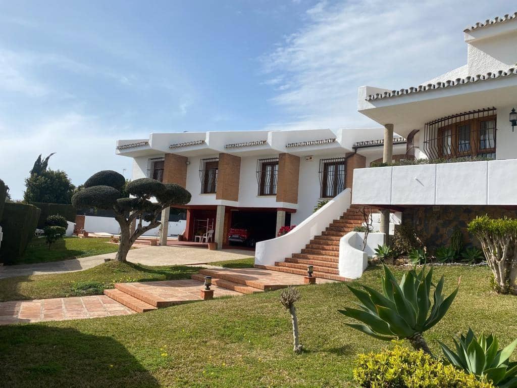 4 makuuhuone Huvila myytävänä paikassa Malaga kaupunki mukana uima-altaan 
autotalli - 995 000 € (Ref: 9458571)