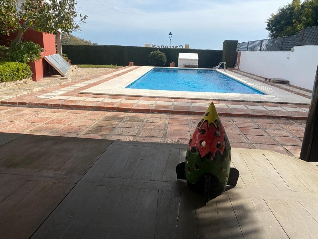 4 makuuhuone Huvila myytävänä paikassa Malaga kaupunki mukana uima-altaan 
autotalli - 995 000 € (Ref: 9458571)