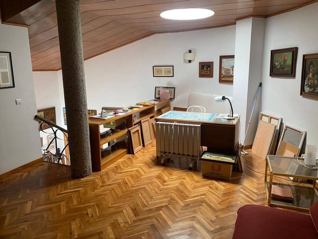 4 makuuhuone Huvila myytävänä paikassa Malaga kaupunki mukana uima-altaan 
autotalli - 995 000 € (Ref: 9458571)