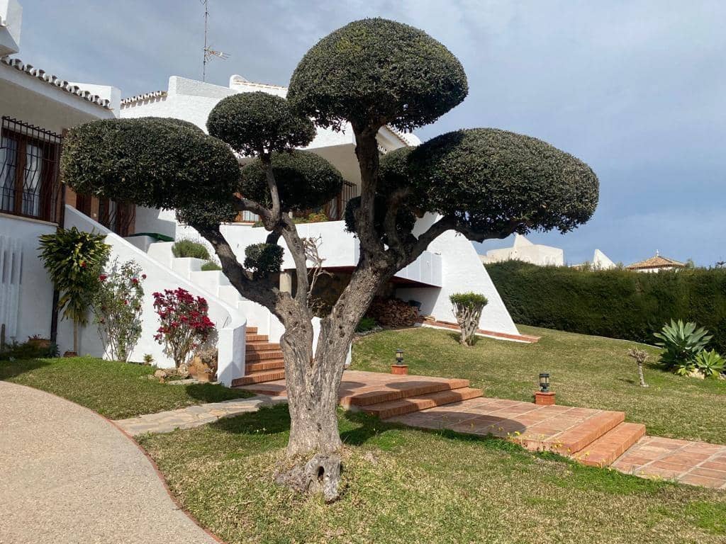 4 makuuhuone Huvila myytävänä paikassa Malaga kaupunki mukana uima-altaan 
autotalli - 995 000 € (Ref: 9458571)