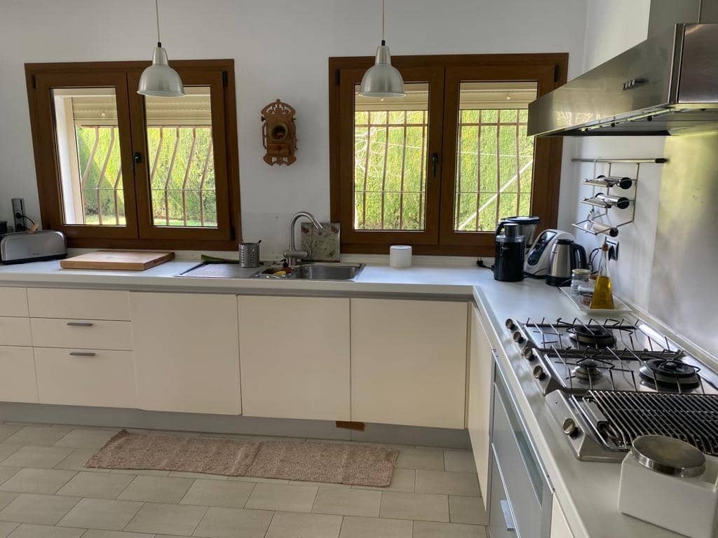 4 makuuhuone Huvila myytävänä paikassa Malaga kaupunki mukana uima-altaan 
autotalli - 995 000 € (Ref: 9458571)