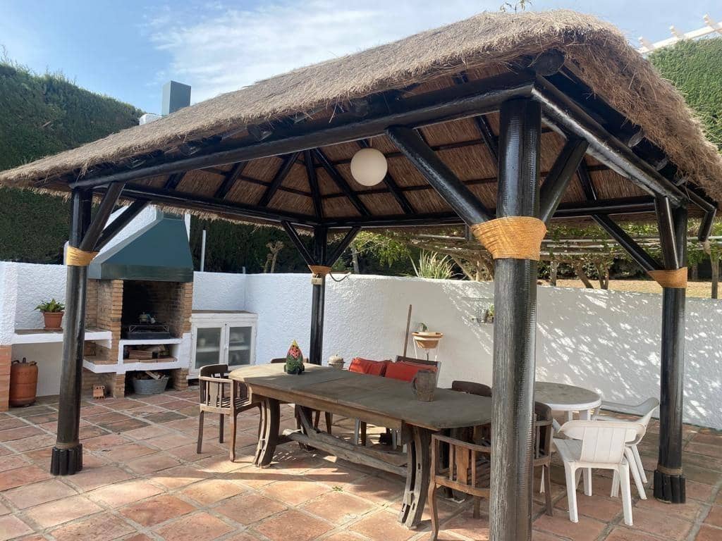 4 makuuhuone Huvila myytävänä paikassa Malaga kaupunki mukana uima-altaan 
autotalli - 995 000 € (Ref: 9458571)